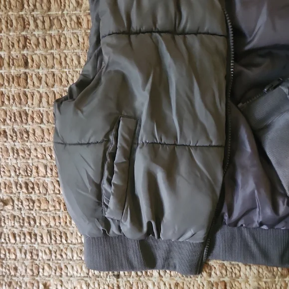 Madden Girl Gray Puffer Vest - Picture 3 of 5